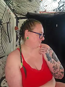 Bunny Cummings online show from 10-22-25, 01:33