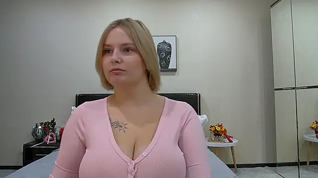 Snapshot of DianeMills chatting on 11-19-25, 07:03 DianeMills online show from 11-19-25, 07:03