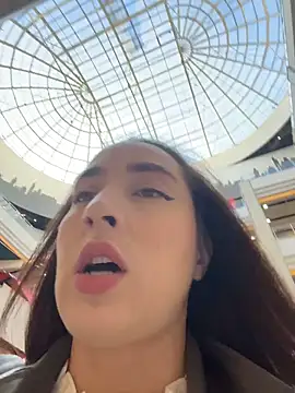 Holly Play online show from 10-21-25, 09:10