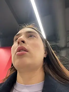 Holly Play online show from 11-16-25, 12:11