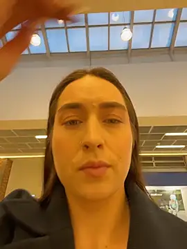 Holly Play online show from 11-21-25, 12:04