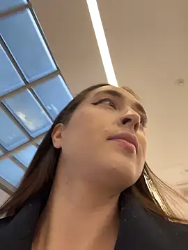 Holly Play online show from 12-15-25, 12:09