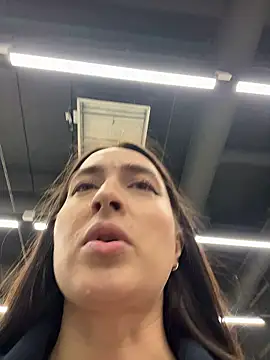 Snapshot of Holly_Play chatting on 01-17-26, 12:21 Holly Play online show from 01-17-26, 12:21