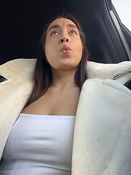 Snapshot of Holly_Play chatting on 02-07-26, 12:20 Holly Play online show from 02-07-26, 12:20