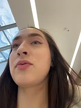 Snapshot of Holly_Play chatting on 02-12-26, 09:15 Holly Play online show from 02-12-26, 09:15