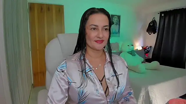 lucy diiaz online show from 09-25-25, 08:01