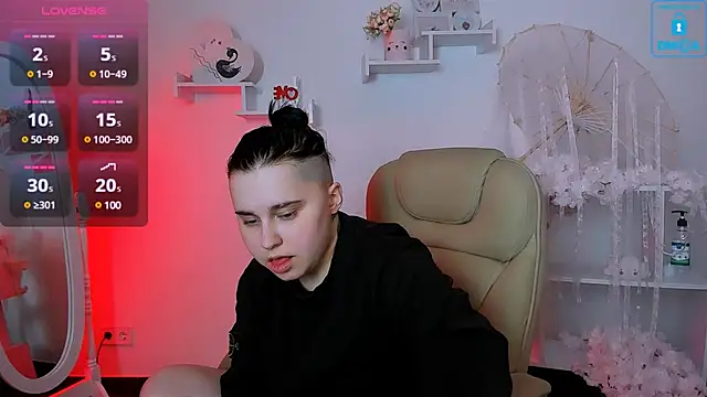 Dolly  Queen  online show from 03-18-25, 06:15