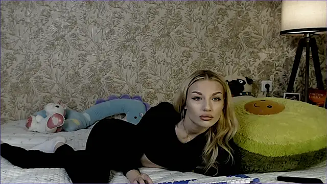 Ella Milla online show from 12-02-25, 11:04