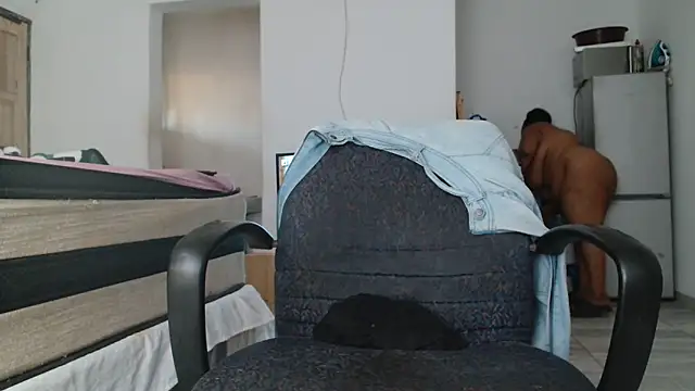 Hugetittiesxx2 online show from 10-21-25, 03:40