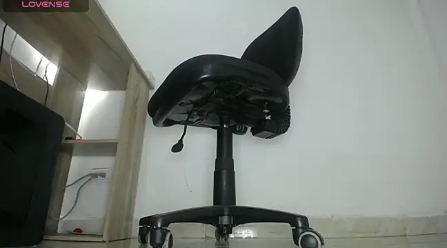 aprhillove online show from 12-05-24, 02:31