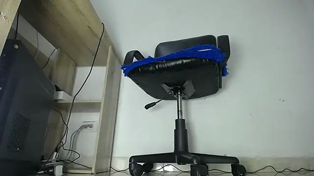 aprhillove online show from 02-07-25, 10:52