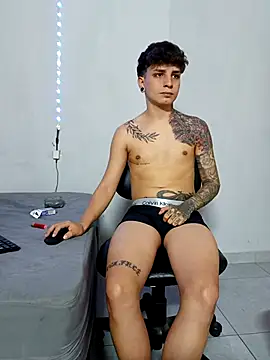 Snapshot of mikecoper_23 chatting on 10-24-25, 03:08 mikecoper 23 online show from 10-24-25, 03:08