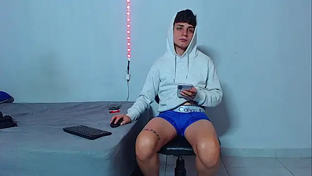 Snapshot of mikecoper_23 chatting on 10-25-25, 03:18 mikecoper 23 online show from 10-25-25, 03:18