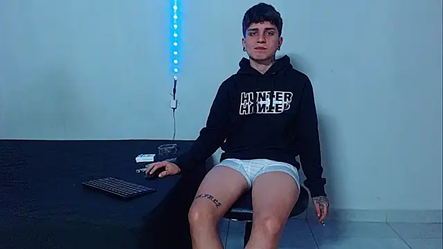 Snapshot of mikecoper_23 chatting on 11-14-25, 04:00 mikecoper 23 online show from 11-14-25, 04:00