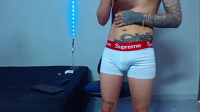 Snapshot of mikecoper_23 chatting on 11-20-25, 05:01 mikecoper 23 online show from 11-20-25, 05:01