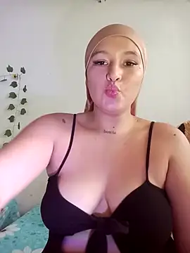 Snapshot of Celeste_camila18 chatting on 10-25-25, 04:24 Celeste camila18 online show from 10-25-25, 04:24