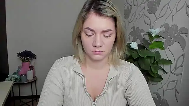 MariaSttone online show from 10-28-25, 01:03