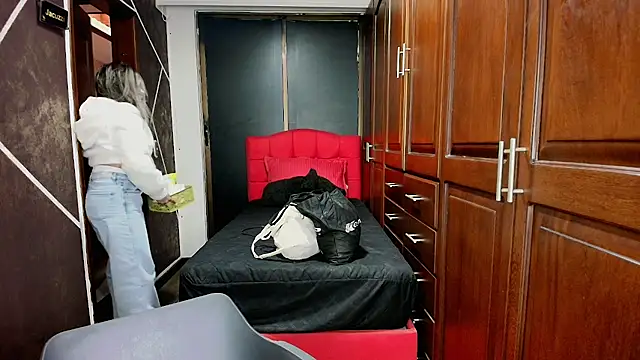 AntonellaRosee  online show from 03-18-25, 11:41