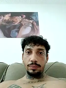 Snapshot of Guihenrick chatting on 02-04-26, 01:11 Guihenrick online show from 02-04-26, 01:11