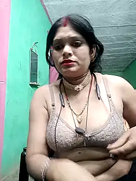 Snapshot of Chandni chatting on 03-08-25, 10:24 Chandni online show from 03-08-25, 10:24