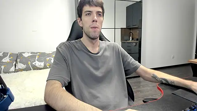 White Dylan online show from 11-17-25, 04:07