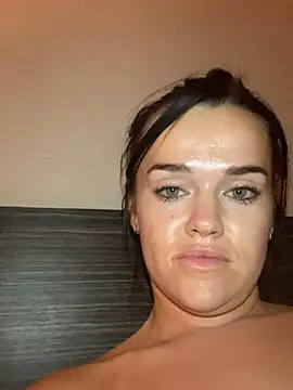 Snapshot of English-Chloe96 chatting on 03-04-25, 04:38 English-Chloe96 online show from 03-04-25, 04:38