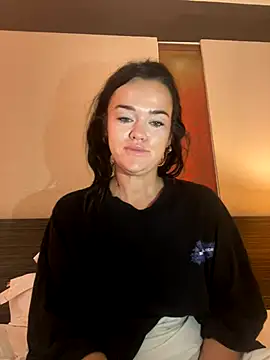 Snapshot of English-Chloe96 chatting on 10-13-25, 04:23 English-Chloe96 online show from 10-13-25, 04:23