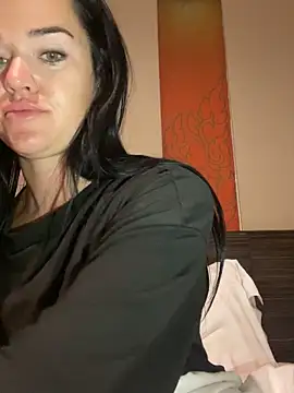 Snapshot of English-Chloe96 chatting on 10-28-25, 05:04 English-Chloe96 online show from 10-28-25, 05:04