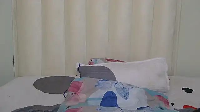 Snapshot of DAIRYBELLELIZxx chatting on 02-15-26, 01:35 DAIRYBELLELIZxx online show from 02-15-26, 01:35