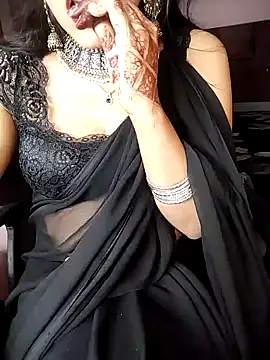 Snapshot of karishma chatting on 12-28-24, 02:42 karishma online show from 12-28-24, 02:42