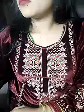 Snapshot of karishma chatting on 01-01-25, 06:27 karishma online show from 01-01-25, 06:27