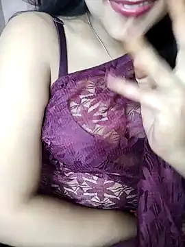 Snapshot of karishma chatting on 01-07-25, 10:11 karishma online show from 01-07-25, 10:11