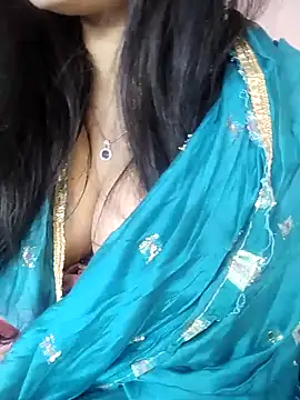 Snapshot of karishma chatting on 01-08-25, 08:16 karishma online show from 01-08-25, 08:16