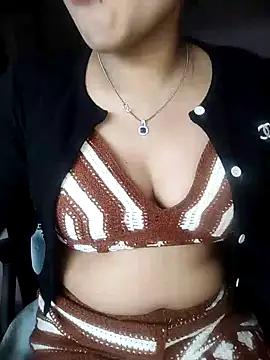 Snapshot of karishma chatting on 01-10-25, 04:41 karishma online show from 01-10-25, 04:41