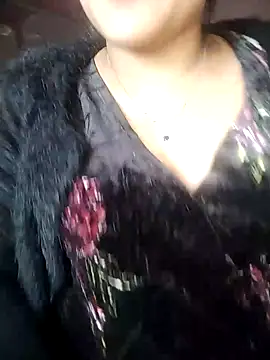 Snapshot of karishma chatting on 01-12-25, 12:28 karishma online show from 01-12-25, 12:28