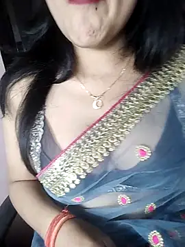 Snapshot of karishma chatting on 02-05-25, 02:37 karishma online show from 02-05-25, 02:37