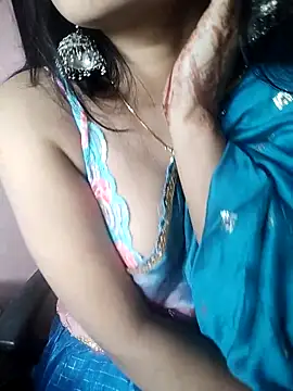 Snapshot of karishma chatting on 02-13-25, 02:01 karishma online show from 02-13-25, 02:01