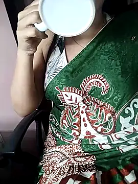 Snapshot of karishma chatting on 02-20-25, 01:46 karishma online show from 02-20-25, 01:46