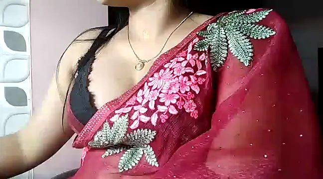 Snapshot of karishma chatting on 02-25-25, 06:20 karishma online show from 02-25-25, 06:20
