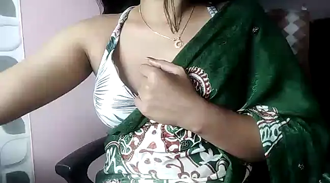 Snapshot of karishma chatting on 02-28-25, 07:25 karishma online show from 02-28-25, 07:25