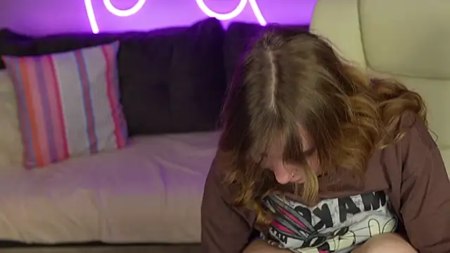 Snapshot of JennyyLuv chatting on 11-17-25, 03:45 JennyyLuv online show from 11-17-25, 03:45