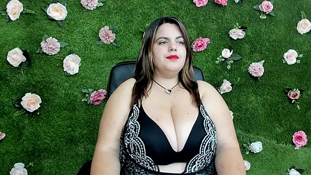 Huge Titties  online show from 09-14-25, 07:13