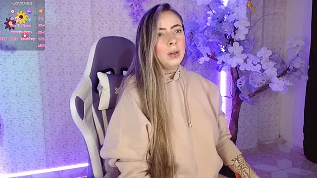 Snapshot of NaomiFox1 chatting on 03-14-25, 02:42 NaomiFox1 online show from 03-14-25, 02:42