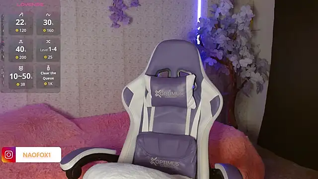 Snapshot of NaomiFox1 chatting on 09-14-25, 04:33 NaomiFox1 online show from 09-14-25, 04:33