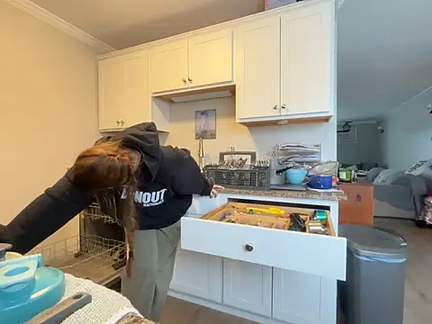 Snapshot of MissSwitch chatting on 12-16-25, 01:38 MissSwitch online show from 12-16-25, 01:38