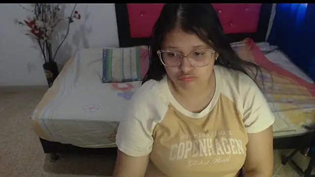 Snapshot of angel_barbie_1 chatting on 09-25-25, 02:43 angel barbie 1 online show from 09-25-25, 02:43