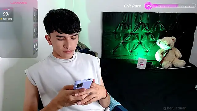 benji hoter online show from 12-17-25, 10:38