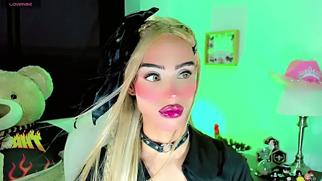 Snapshot of dollswit01 chatting on 01-20-25, 11:21 dollswit01 online show from 01-20-25, 11:21