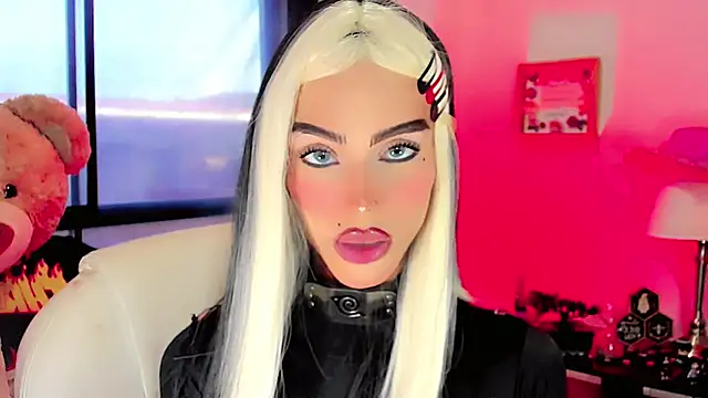 Snapshot of dollswit01 chatting on 01-21-25, 09:04 dollswit01 online show from 01-21-25, 09:04