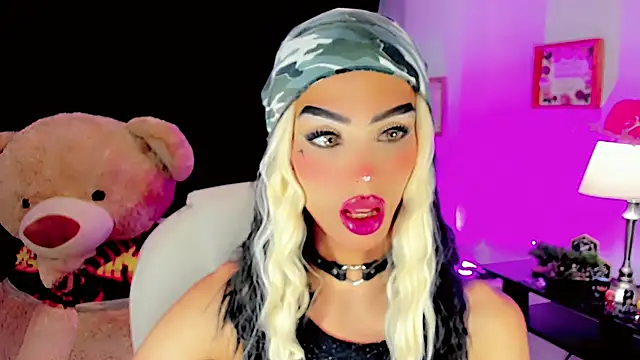 Snapshot of dollswit01 chatting on 01-25-25, 03:09 dollswit01 online show from 01-25-25, 03:09